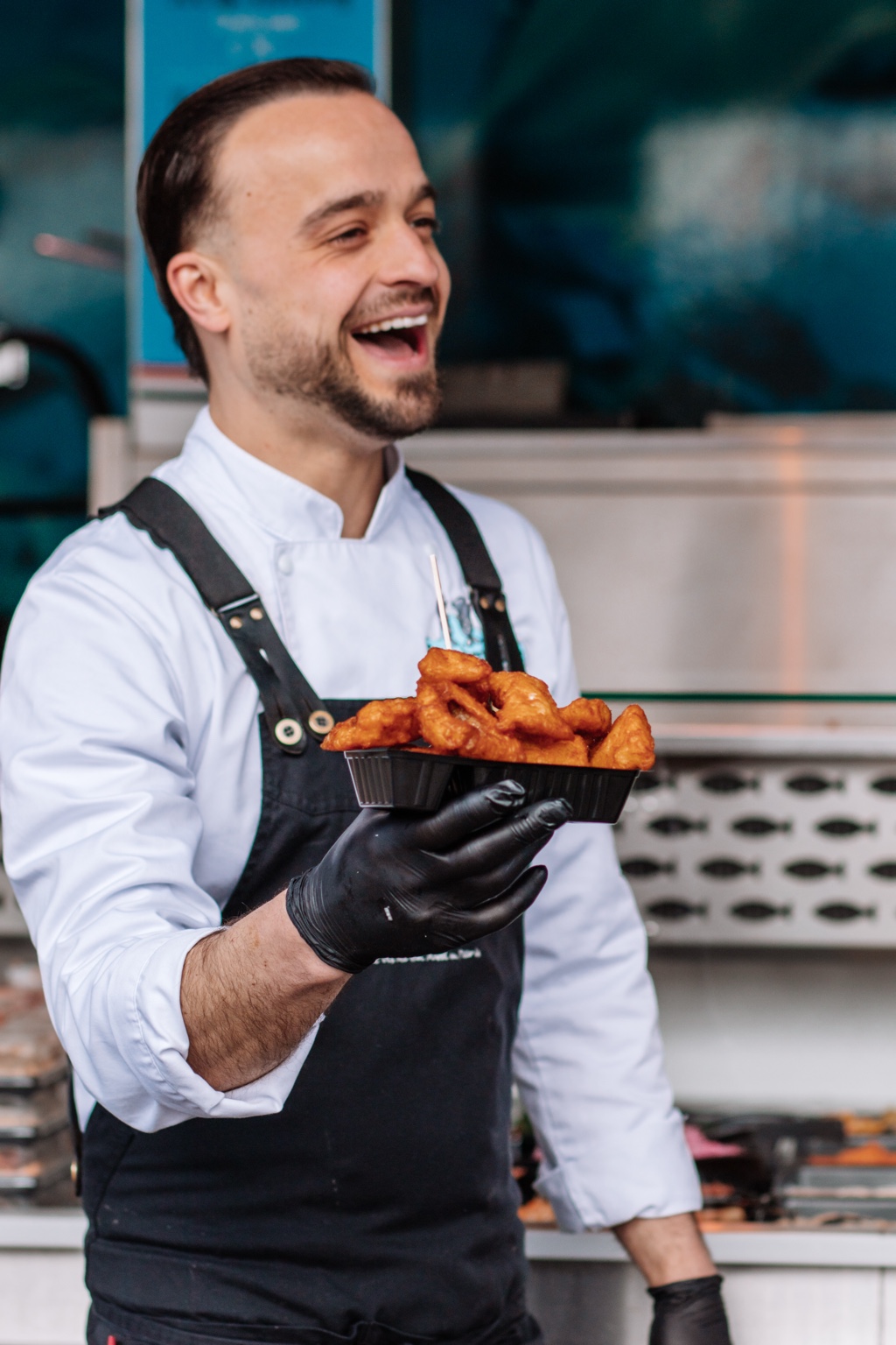 Versgebakken kibbeling van De Visbroeders voor levering aan zorginstellingen
